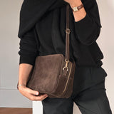 Sac Dana en daim Chocolat - Vibeshunter x Isabelle Farrugia